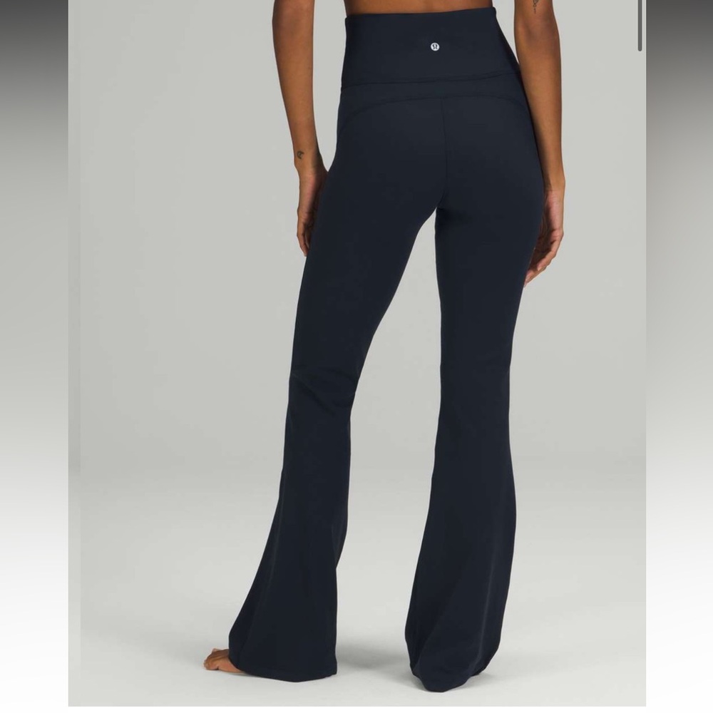 Lululemon Groove Super-High-Rise Flared Pant Nulu™
True Navy size 10